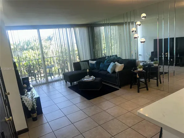 820 NW 87th Ave, Miami, FL
