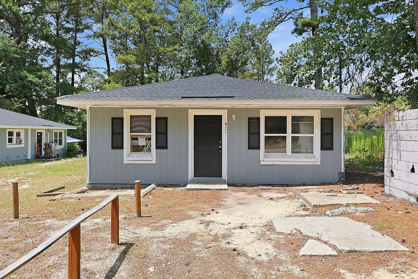 2 bed, 1.0 bath, 790 sqft, $900 — Photo 2
