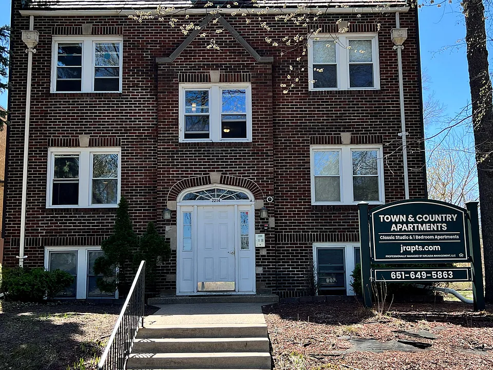 Town & Country Apts