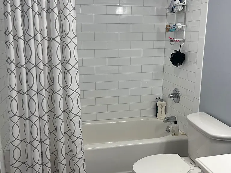 640 Harmon Cove Tower #640 — Photo 2