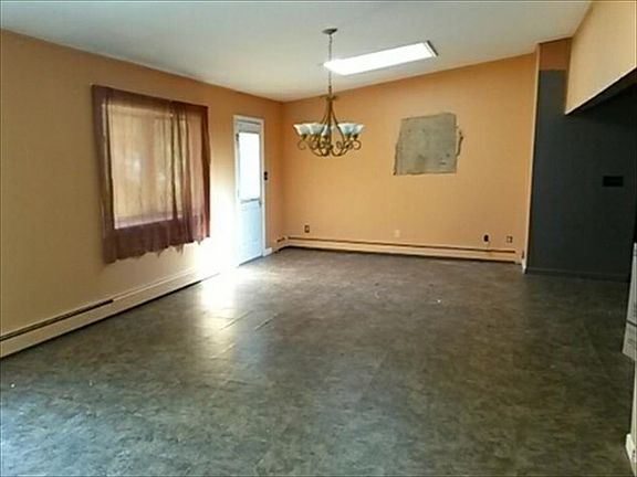 4th image of 37 Leeside Dr