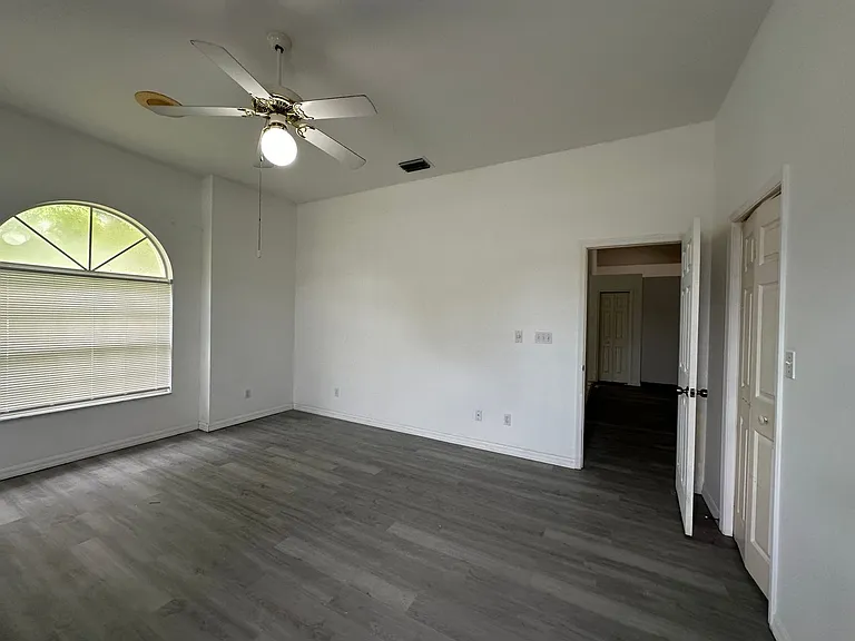 815 Nelson Ave NE — Photo 11