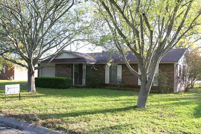 1st image of 107 E Edgewood Dr