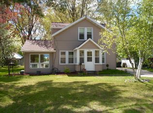722 9th St, Waupaca, WI 54981