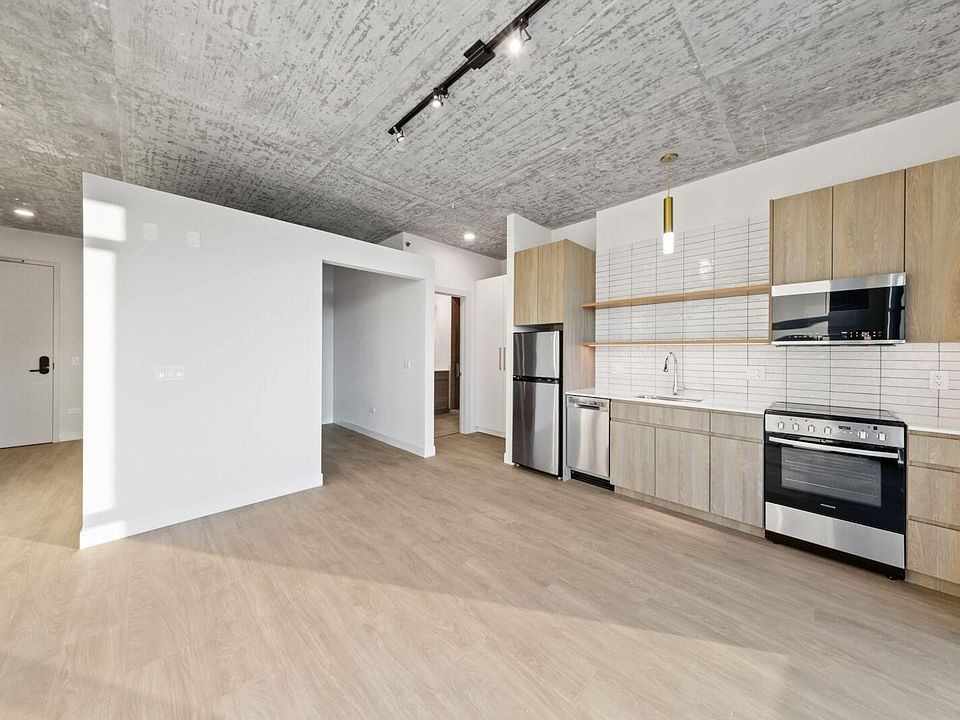 1st image of 226 W Chicago Ave #413
