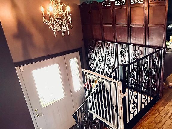 3rd image of 889 Pinehurst Road