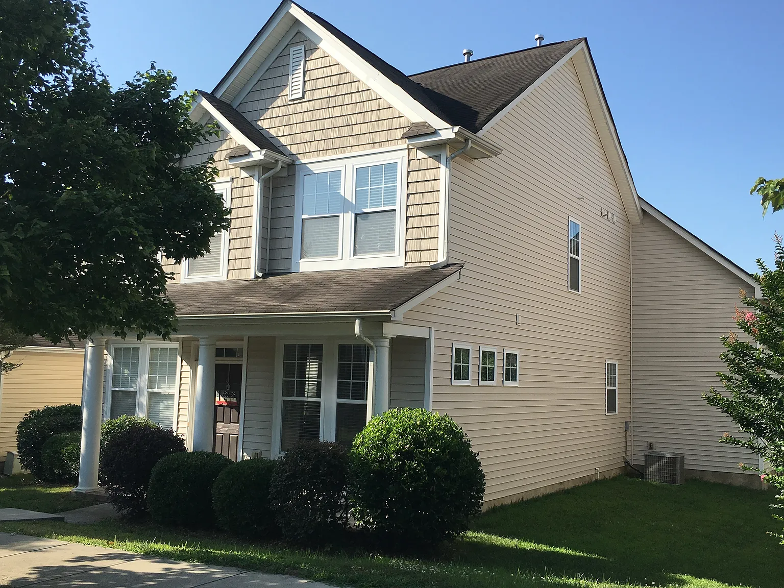 3 bed, 2.5 bath, 2293 sqft, $2,445 — Photo 2