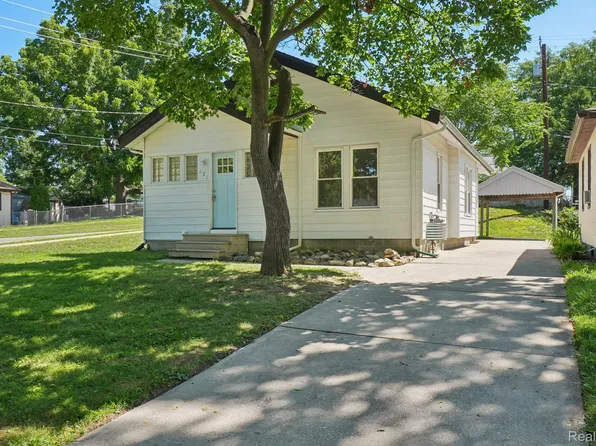 131 S Tilden Ave, Waterford, MI 48328