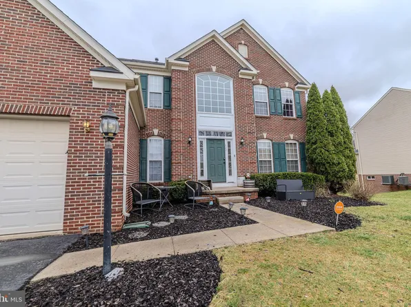 422 Sawgrass Dr, Charles Town, WV 25414