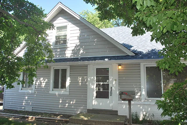 825 Rowlett Ave photo 1