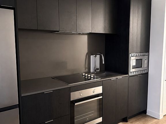 4th image of 86 Dundas St E #403