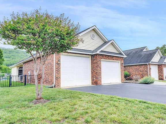 3rd image of 1910 Haworth Cir