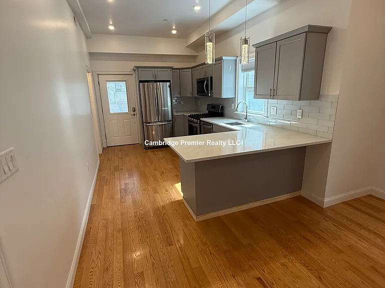 6 Beech St #2 — Photo 1