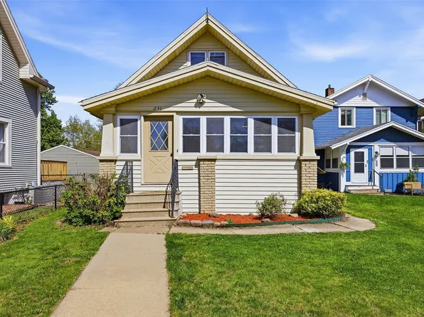 231 Highland Dr NW, Cedar Rapids, IA 52405