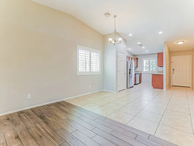 8127 S 5th Ave — Photo 5
