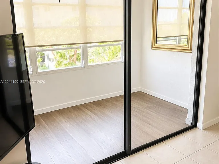 2821 Somerset Dr #312 — Photo 11