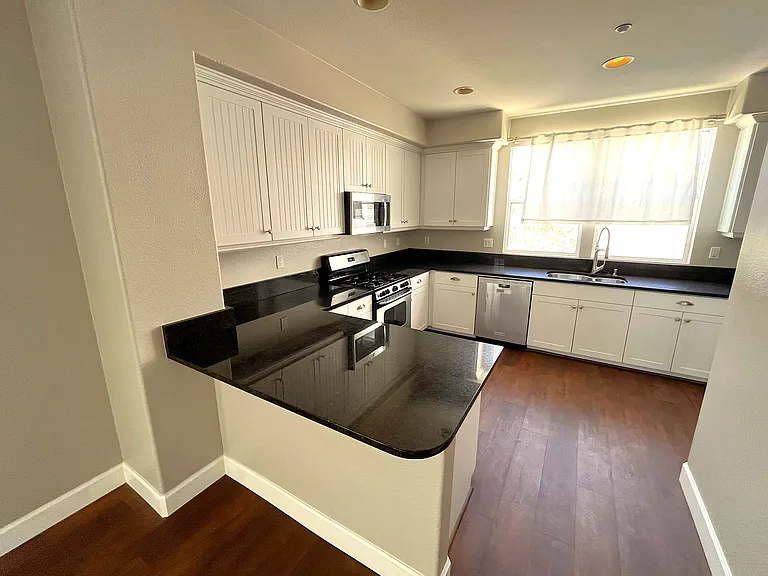 820 Harbor Cliff Way #260 — Photo 27