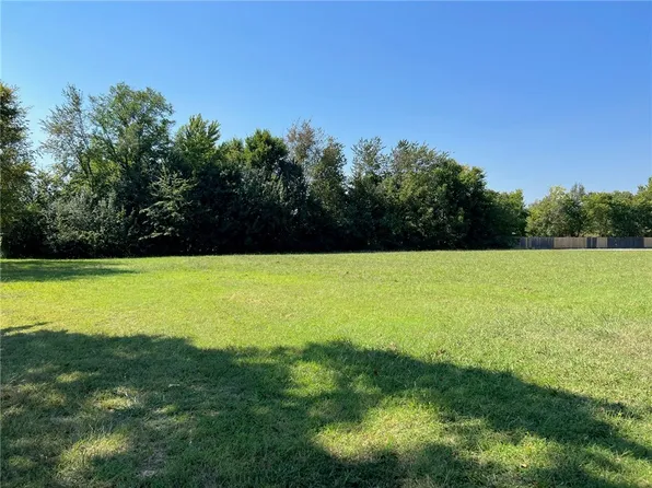 S Carl St #5, Siloam Springs, AR 72761