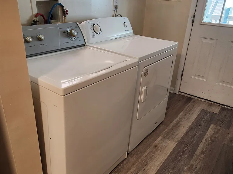 110 N Main St — Photo 11