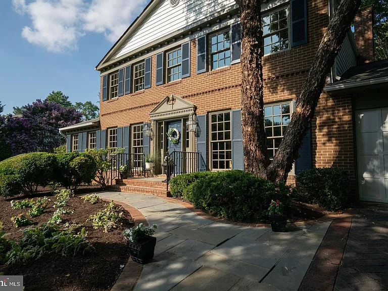 1197 Meadow Green Ln — Photo 9