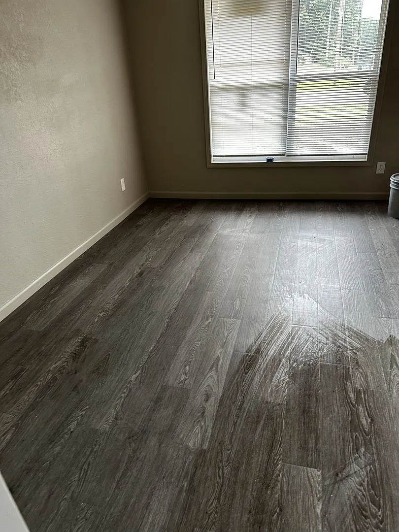 1905 Nettleton Duplex — Photo 3