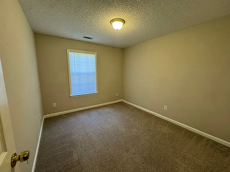 102 Woodstream Trl — Photo 10