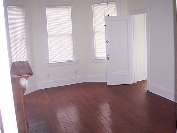 3rd image of 915 Lincoln St #B