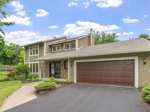 8636 Wood Cliff Cir, Bloomington, MN 55438