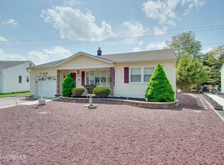16 Upton Ct, Toms River, NJ