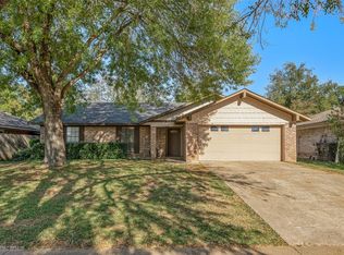 5413 Foxglove Dr, Bossier City, LA 71112