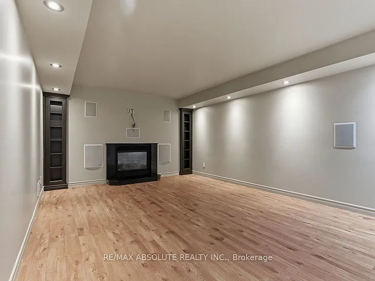 10 Elma St — Photo 14