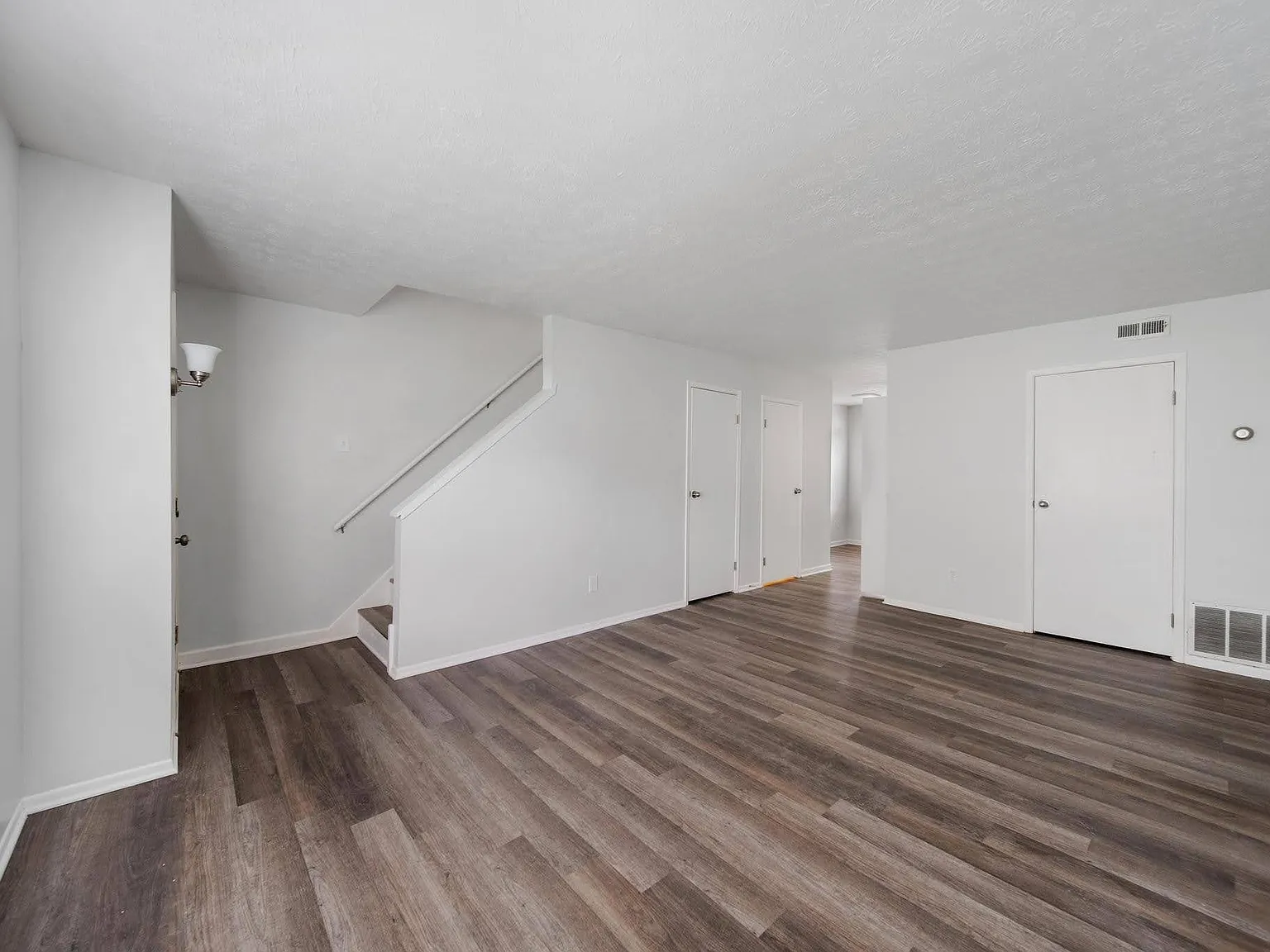 2 bed, 1.5 bath, 1000 sqft, $1,250 — Photo 3