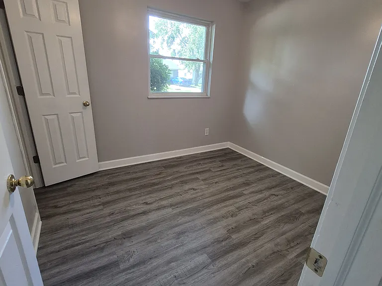 1704 Hawthorne Dr — Photo 16