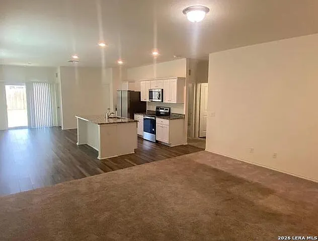 3 bed, 2.0 bath, 1414 sqft, $1,650 — Photo 2