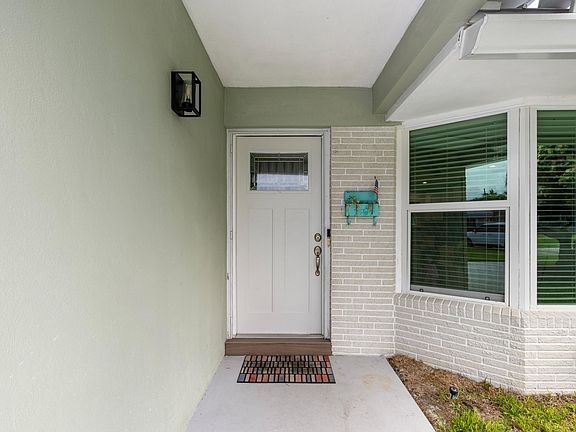 4th image of 2890 SE 1st Court