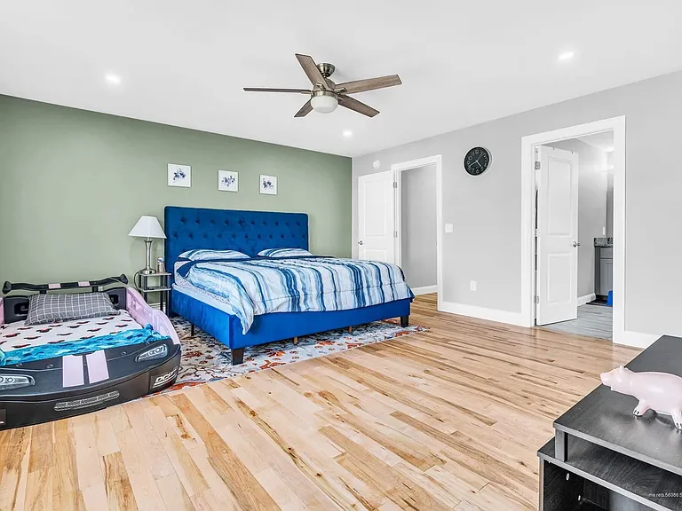 36 Belvedere Dr — Photo 3