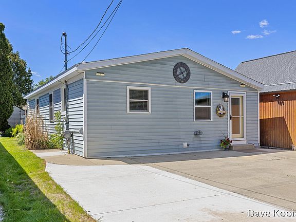 2nd image of 4356 Lynden Rd