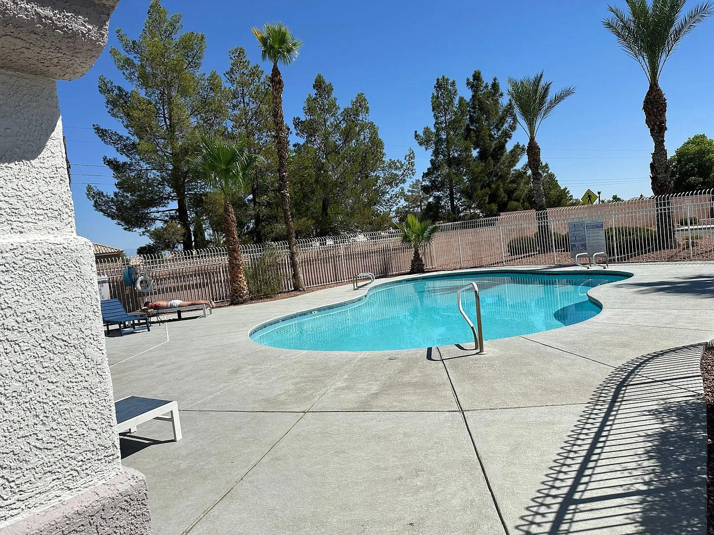 Henderson!! 3 Bedrooms!! 2 Car Garage!! Community Pool!! Spa!! Clubhouse!! Fitness Center — Photo 2