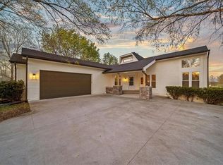 1207 N Prairie Ln, Raymore, MO 64083