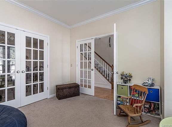 5th image of 223 Tyndale Ct