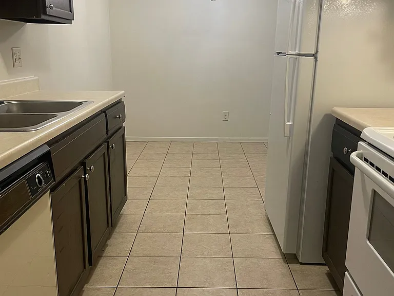 Pinecrest Apartments — Photo 31