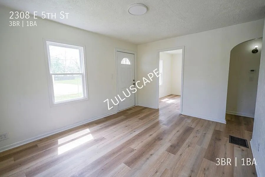 1/2 Off Quiet 3 Bed 1 Bath! — Photo 3