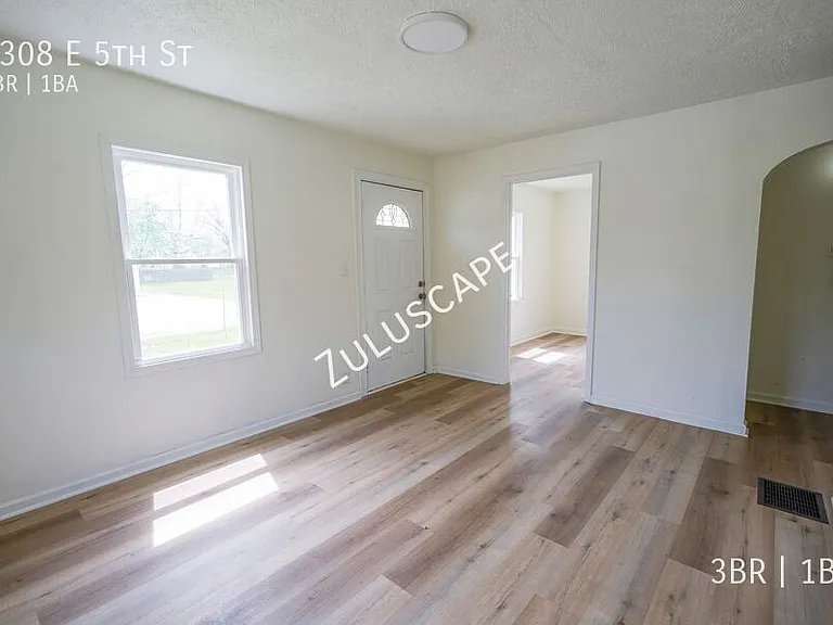 2308 E 5th St — Photo 3