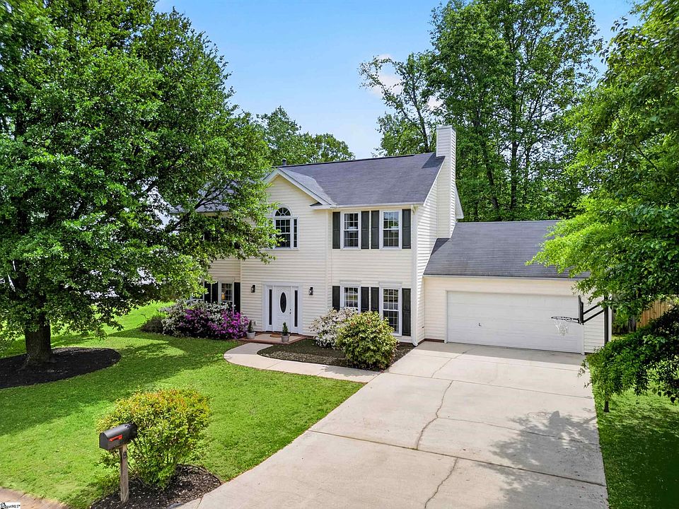 1st image of 8 Twickenham Dr