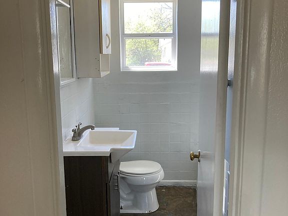 3rd image of 440 Norwood Dr