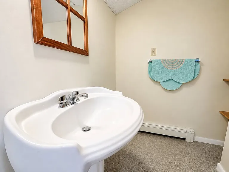 129 Lawrence Rd — Photo 4