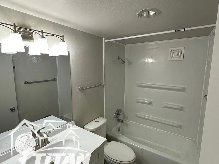 1135 Moreland St #1 — Photo 7