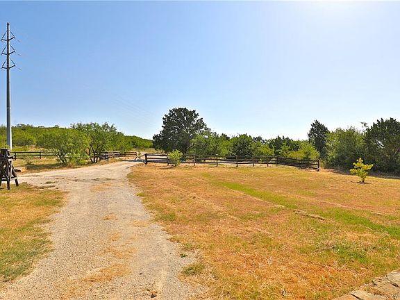 3rd image of 1501 Lone Star Dr