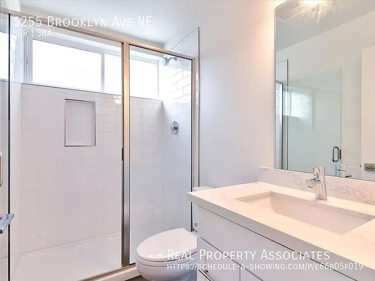 5255 Brooklyn Ave NE — Photo 16