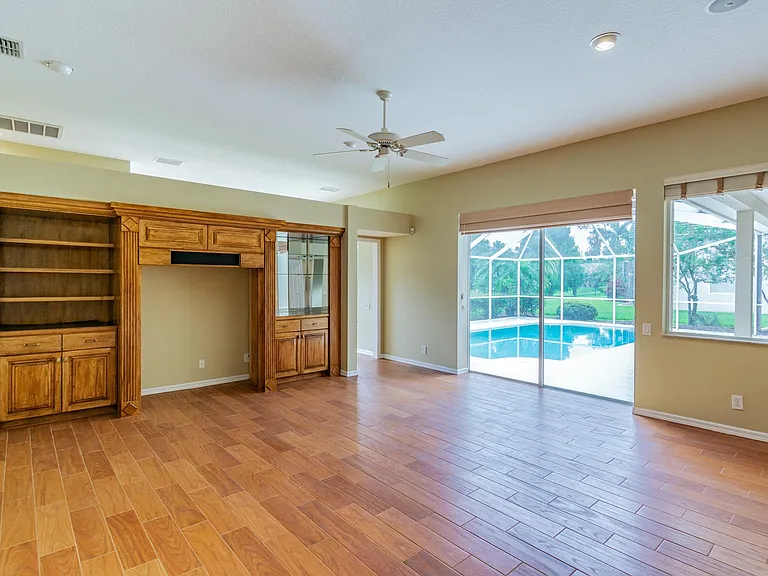 10559 Greencrest Dr — Photo 21